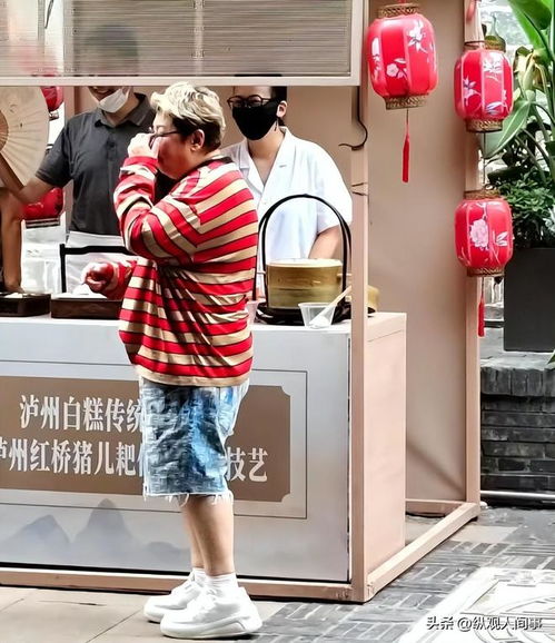 韓紅低調(diào)逛地攤被偶遇，休閑打扮引網(wǎng)友熱議